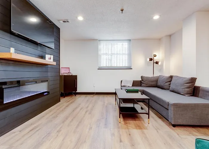 Entire In Downtown Apartment